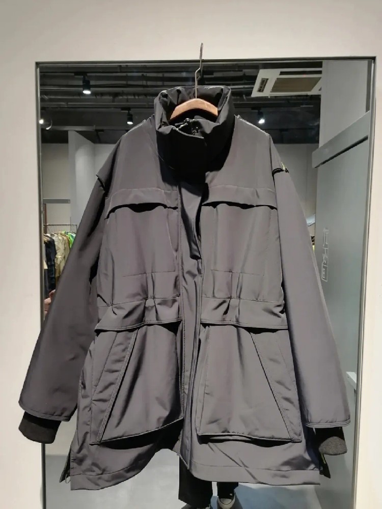 工装羽绒服定制厂家，舒适轻盈保暖的工装羽绒服