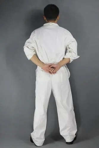 纯棉连体工作服怎么清洗才干不退色？