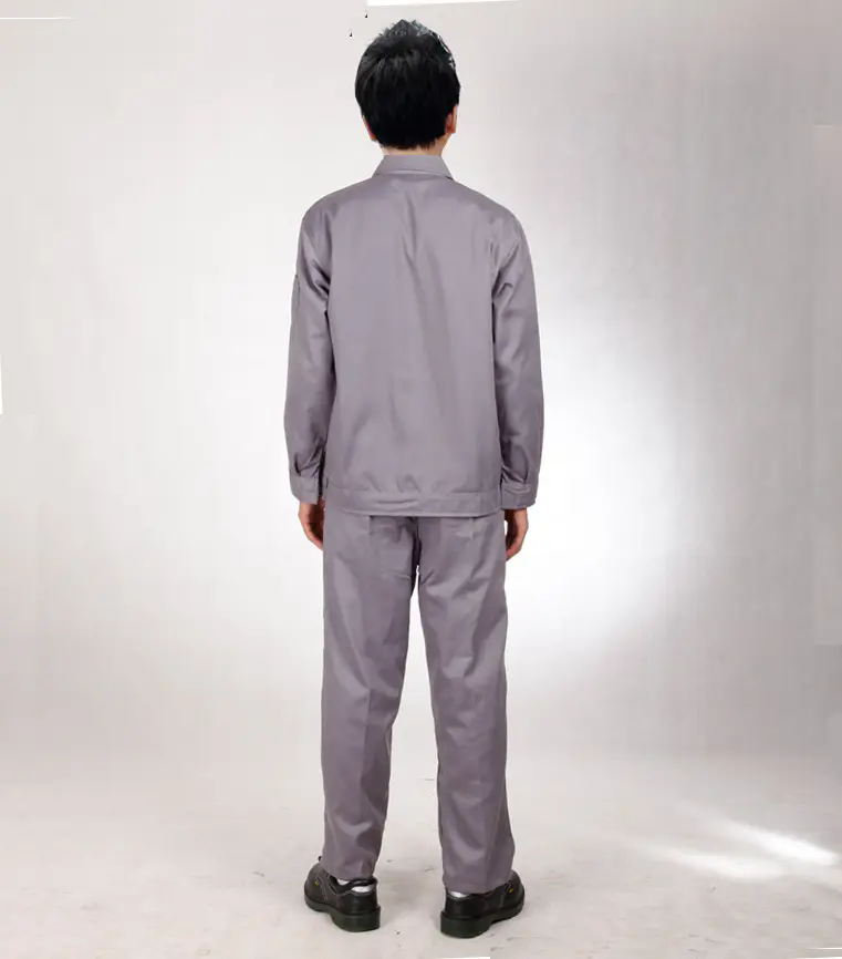 工厂在选择长袖工装时应该考虑哪些因素？