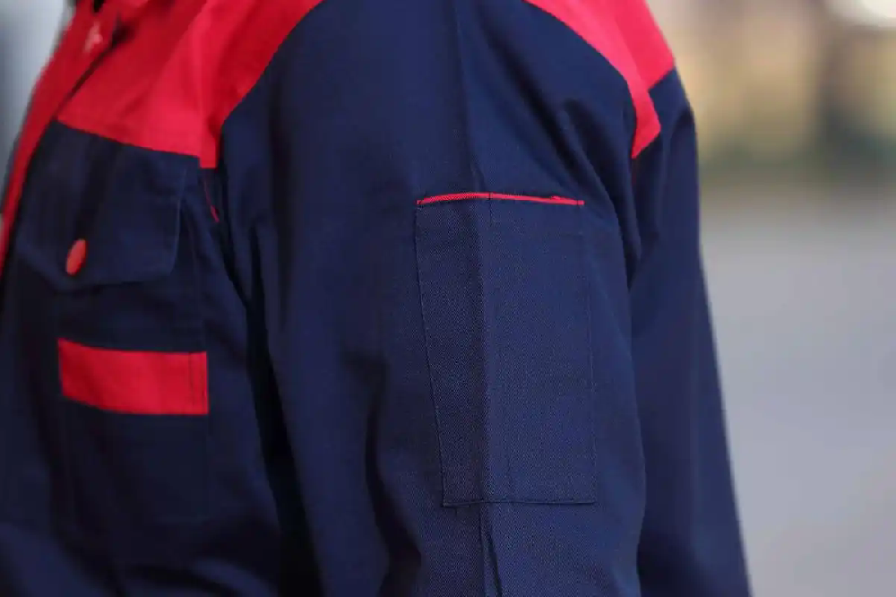 装修工作服定制时，如何确保尺寸合适？