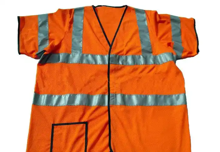 如何预防汽车维修工作服的涂层被刮伤？