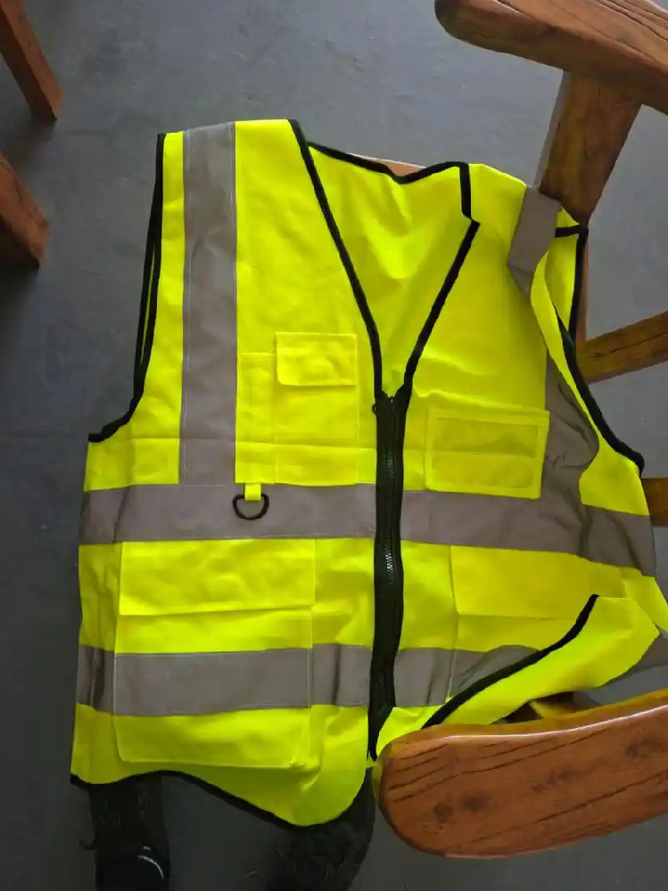 如何选择适合化工工作服的反光条材料？