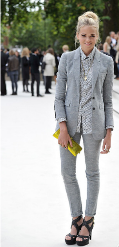 灰色西装怎么搭配?