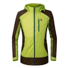 户外拓展登山之冲锋衣的选择注意事项